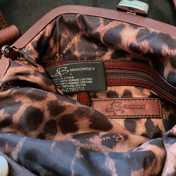 B. Makowsky Cheetah Print Leather Drawstring Kiss Closure Crossbody - Picture 11 of 15